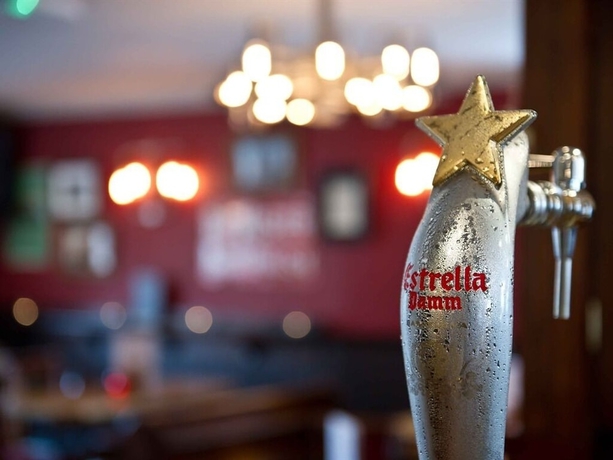 Imagen del bar/restaurante del Hotel The Rose and Crown, York. Foto 10