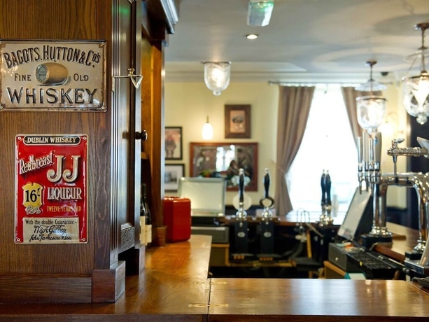 Imagen del bar/restaurante del Hotel The Rose and Crown, York. Foto 11