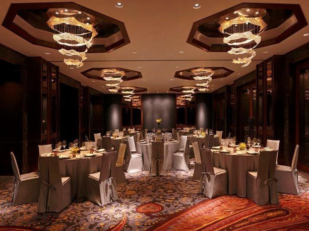 Imagen del bar/restaurante del Hotel The Roseate New Delhi. Foto 2