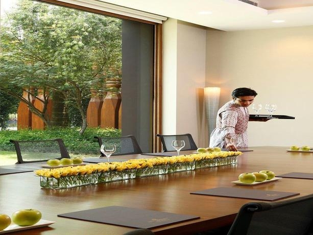 Imagen de los interiores del Hotel The Roseate New Delhi. Foto 6