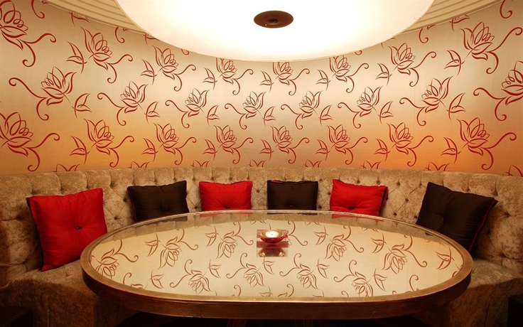 Imagen del bar/restaurante del Hotel The Roseate Reading. Foto 3