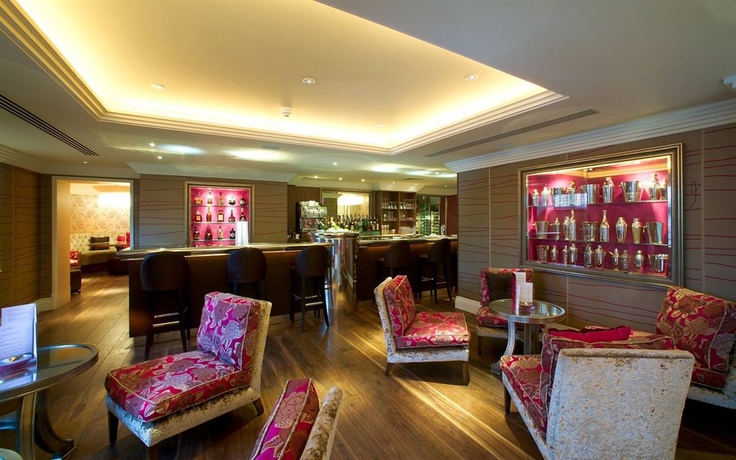 Imagen del bar/restaurante del Hotel The Roseate Reading. Foto 4