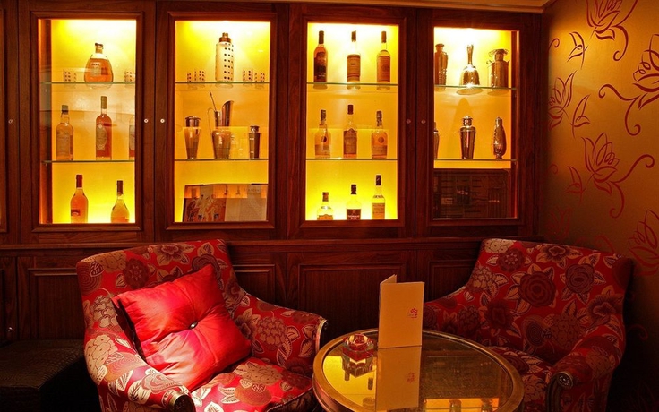 Imagen del bar/restaurante del Hotel The Roseate Reading. Foto 5