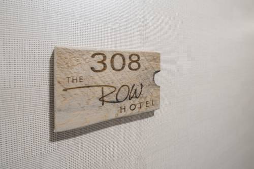 Imagen de la habitación del Hotel The Row. Foto 3