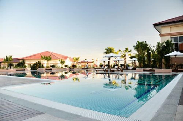 Imagen de la piscina del Hotel The Royal Ace. Foto 17