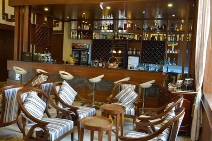 Imagen del bar/restaurante del Hotel The Royal Ace. Foto 3