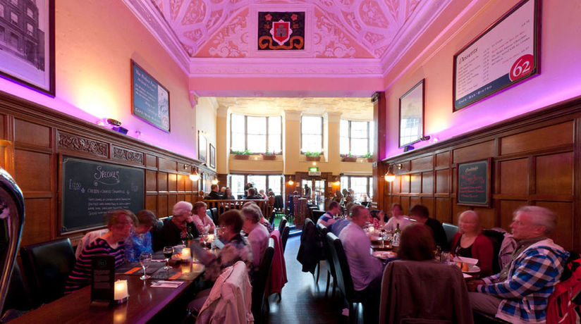 Imagen del bar/restaurante del Hotel The Royal And Fortescue. Foto 6