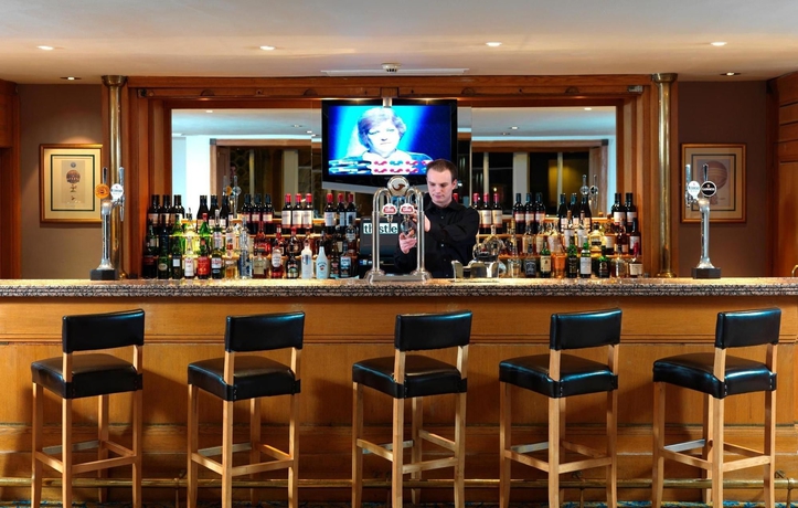 Imagen del bar/restaurante del Hotel The Royal Angus. Foto 3