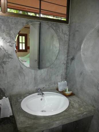 Imagen de la habitación del Hotel The Royal Bamboo Lodge. Foto 16