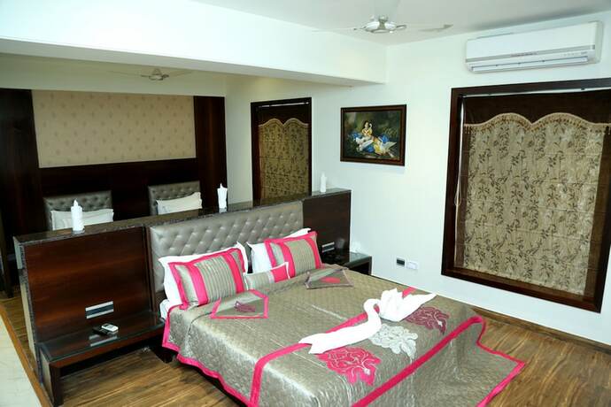Imagen de la habitación del Hotel The Royal Bharti. Foto 7