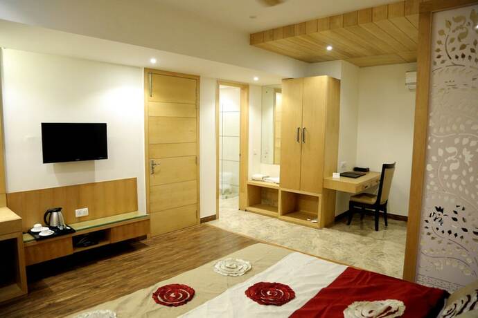 Imagen de la habitación del Hotel The Royal Bharti. Foto 11