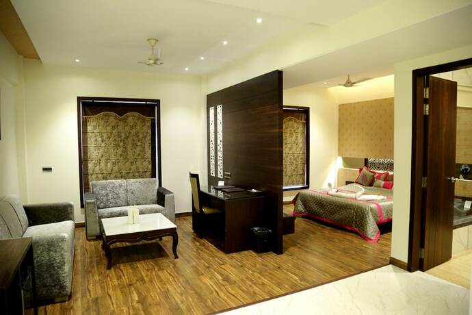Imagen de la habitación del Hotel The Royal Bharti. Foto 14