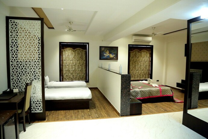 Imagen de la habitación del Hotel The Royal Bharti. Foto 15