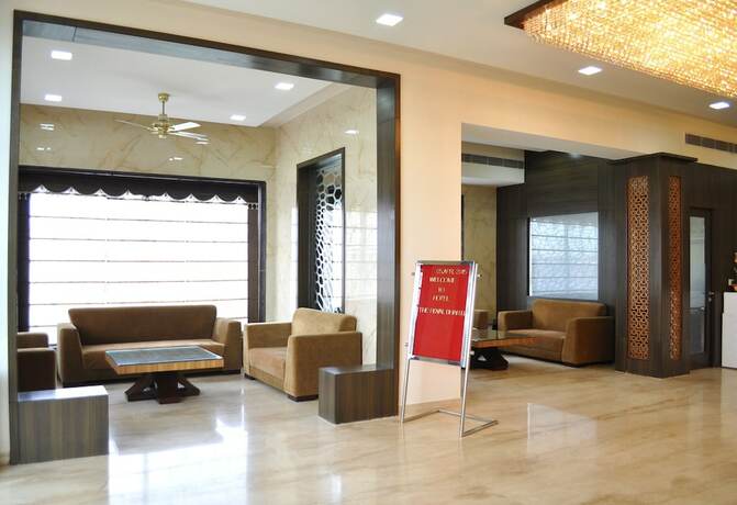 Imagen de los interiores del Hotel The Royal Bharti. Foto 20