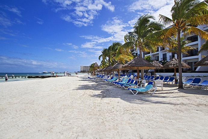 Imagen de los exteriores del Hotel The Royal Cancun, All Suites Resort. Foto 10