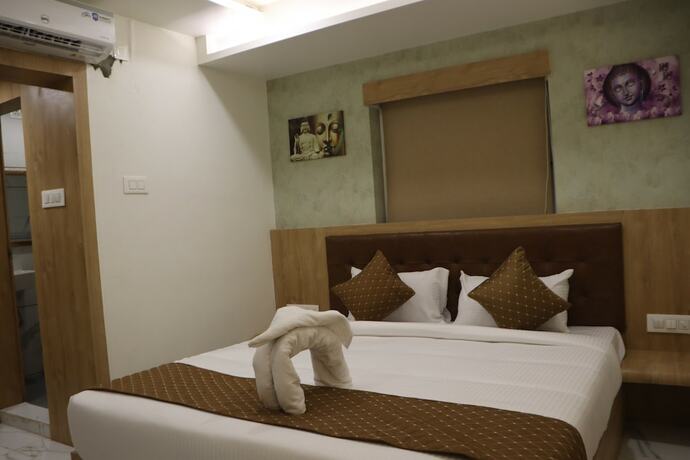 Imagen de la habitación del Hotel The Royal Castle Plaza. Foto 16