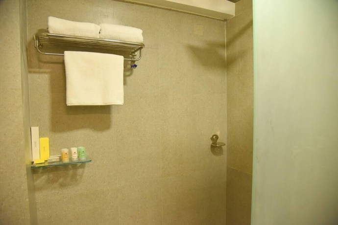 Imagen de la habitación del Hotel The Royal Castle Resort and Convention Centre, Rajkot. Foto 11