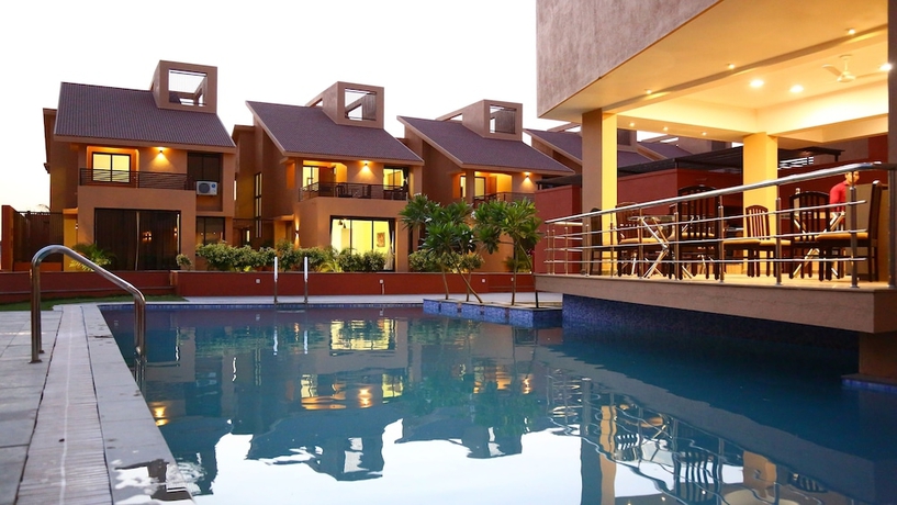 Imagen de la piscina del Hotel The Royal Castle Resorts. Foto 19