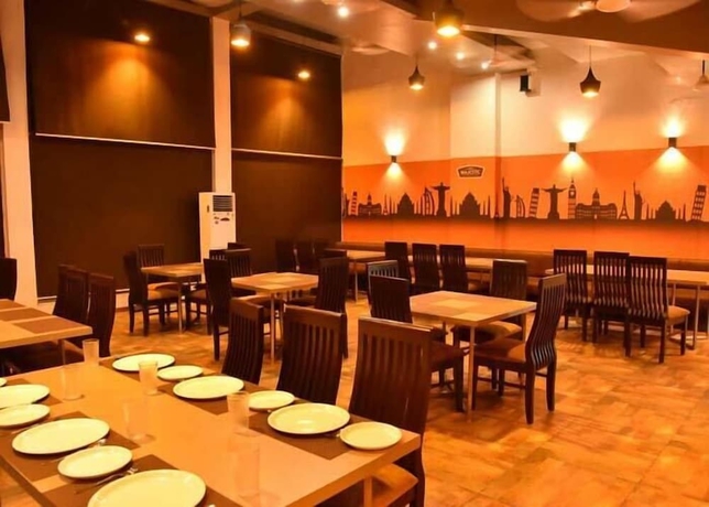 Imagen del bar/restaurante del Hotel The Royal Castle Resorts. Foto 3