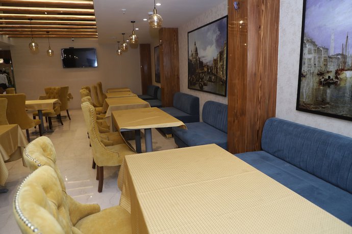 Imagen del bar/restaurante del Hotel The Royal Class. Foto 4