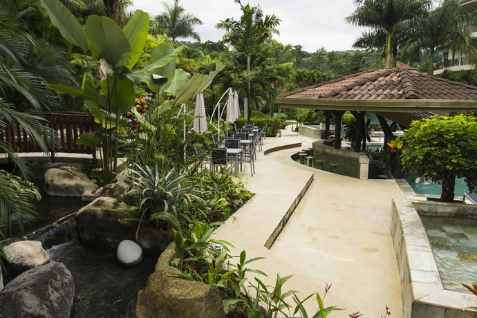 Imagen de los exteriores del Hotel The Royal Corin Thermal Water Spa and Resort - Adults Only. Foto 7