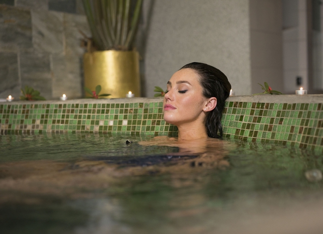 Imagen de los interiores del Hotel The Royal Corin Thermal Water Spa and Resort - Adults Only. Foto 9