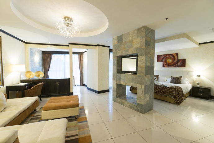 Imagen de los interiores del Hotel The Royal Corin Thermal Water Spa and Resort - Adults Only. Foto 11