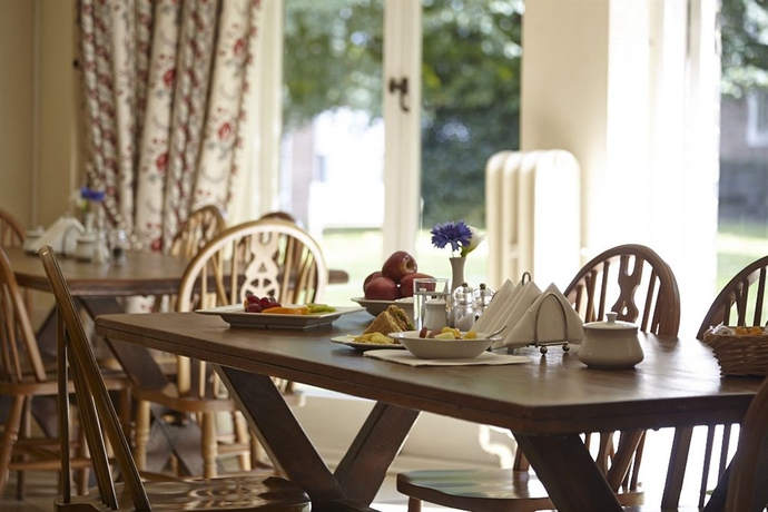 Imagen del bar/restaurante del Hotel The Royal Foundation Of St Katharine. Foto 4