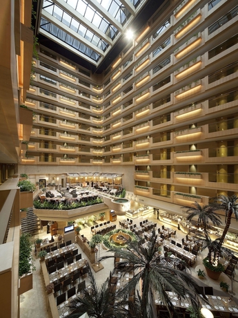 Imagen de los interiores del Hotel The Royal Garden. Foto 19