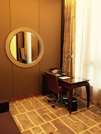 Imagen de la habitación del Hotel The Royal Garden. Foto 12