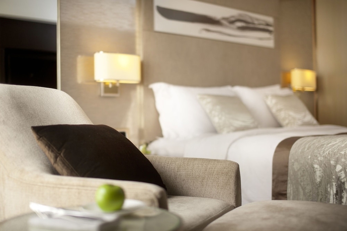 Imagen de la habitación del Hotel The Royal Garden. Foto 17