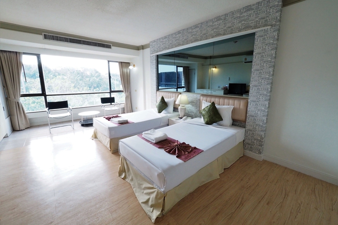 Imagen de la habitación del Hotel The Royal Gems Golf Resort. Foto 3