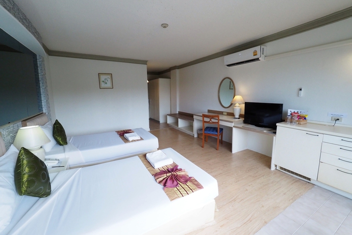 Imagen de la habitación del Hotel The Royal Gems Golf Resort. Foto 4