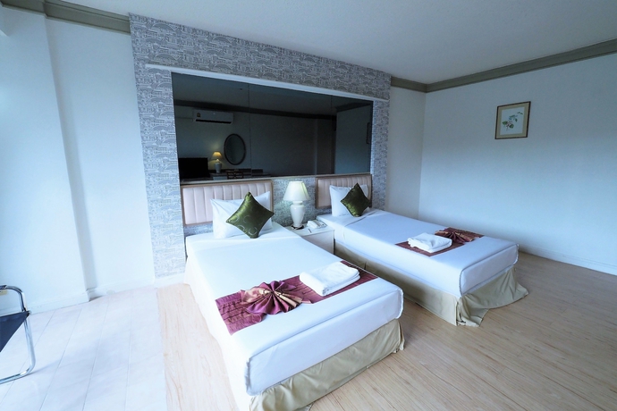 Imagen de la habitación del Hotel The Royal Gems Golf Resort. Foto 5