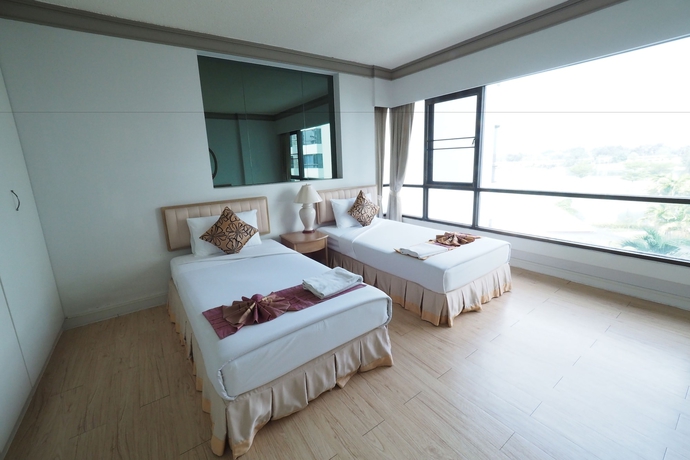 Imagen de la habitación del Hotel The Royal Gems Golf Resort. Foto 10