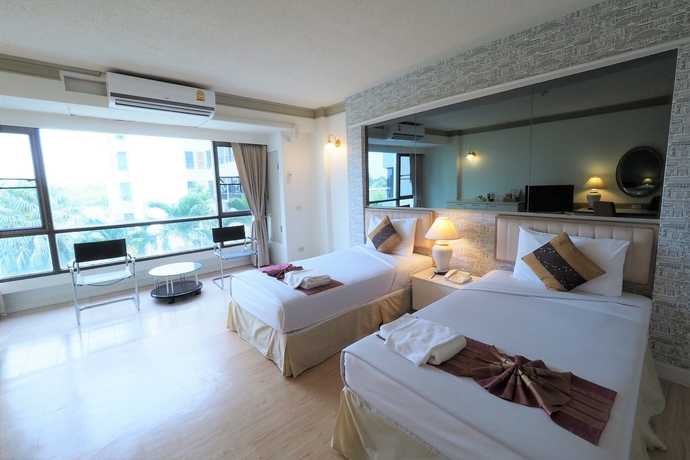 Imagen de la habitación del Hotel The Royal Gems Golf Resort. Foto 11