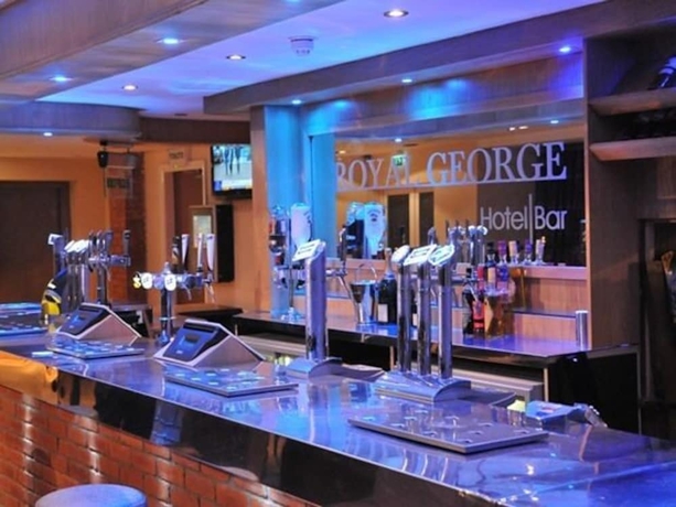 Imagen del bar/restaurante del Hotel The Royal George, Birmingham. Foto 3