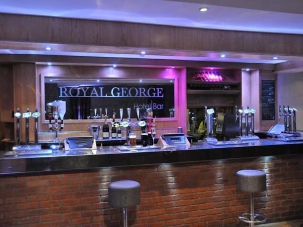 Imagen del bar/restaurante del Hotel The Royal George. Foto 4