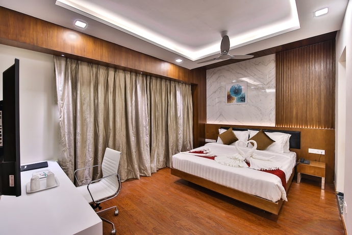 Imagen de la habitación del Hotel The Royal Grand. Foto 7