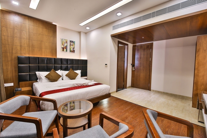 Imagen de la habitación del Hotel The Royal Grand. Foto 9