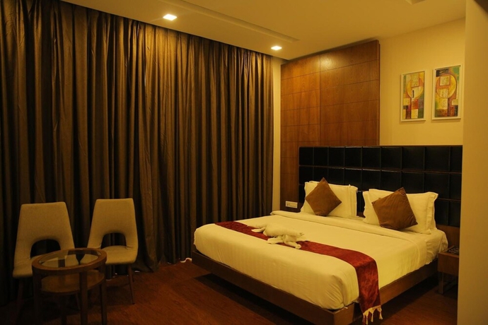 Imagen de la habitación del Hotel The Royal Grand. Foto 13