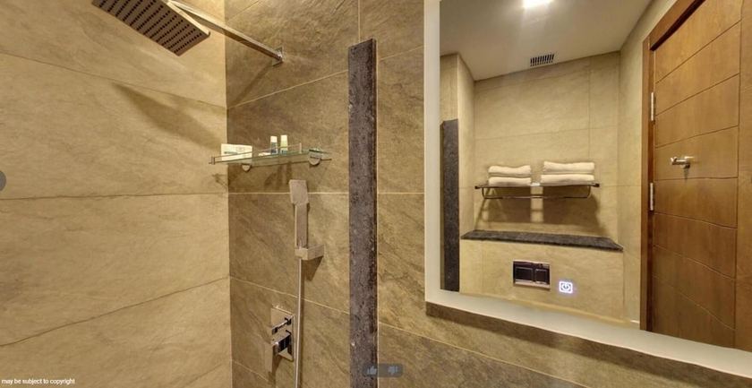 Imagen de la habitación del Hotel The Royal Grand. Foto 14