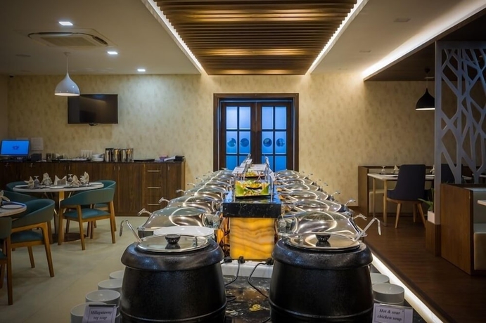 Imagen del bar/restaurante del Hotel The Royal Grand. Foto 3