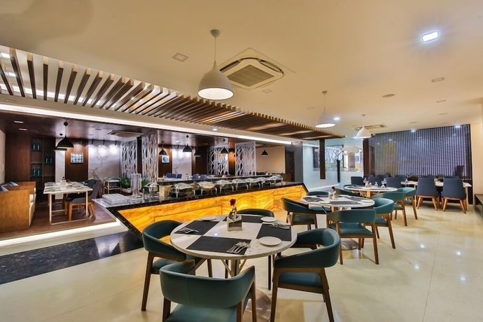 Imagen del bar/restaurante del Hotel The Royal Grand. Foto 4