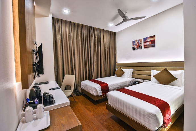 Imagen de la habitación del Hotel The Royal Grand. Foto 16