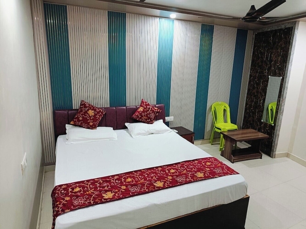 Imagen de la habitación del Hotel The Royal Green Residency. Foto 2