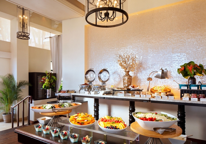 Imagen del bar/restaurante del Hotel The Royal Hawaiian, A Luxury Collection Resort, Waikiki. Foto 2