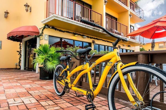 Imagen de la habitación del Hotel The Royal Inn Beach Hutchinson Island. Foto 8