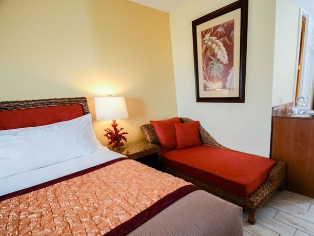 Imagen de la habitación del Hotel The Royal Inn Beach Hutchinson Island. Foto 11