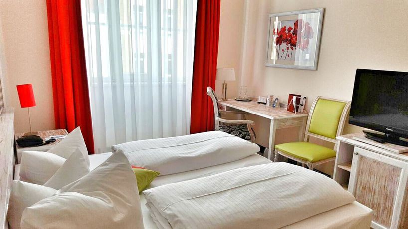 Imagen de la habitación del Hotel The Royal Inn Regent. Foto 11